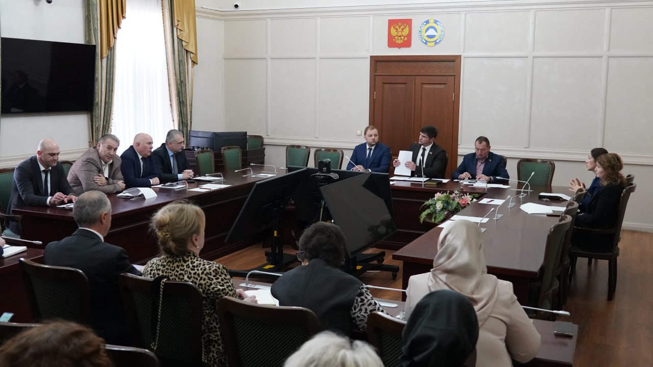 Дахир Мутчаев провел расширенное заседание Комитета по местному самоуправлению, на котором рассмотрели ряд вопросов Дахир Мутчаев провел расширенное заседание Комитета по местному самоуправлению, на котором рассмотрели ряд вопросов