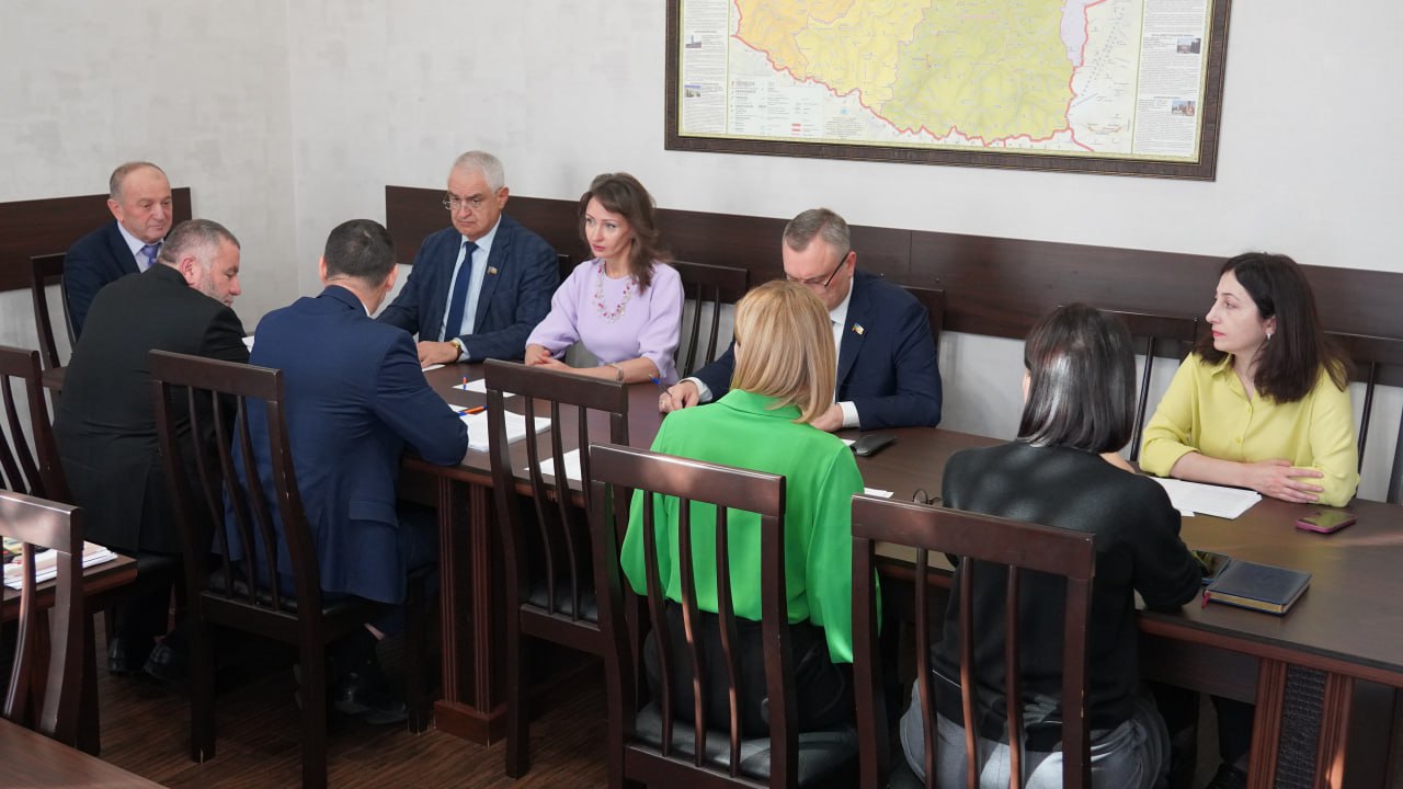 Члены Комитета по промышленности, транспорту, строительству и энергетике провели заседание Члены Комитета по промышленности, транспорту, строительству и энергетике провели заседание