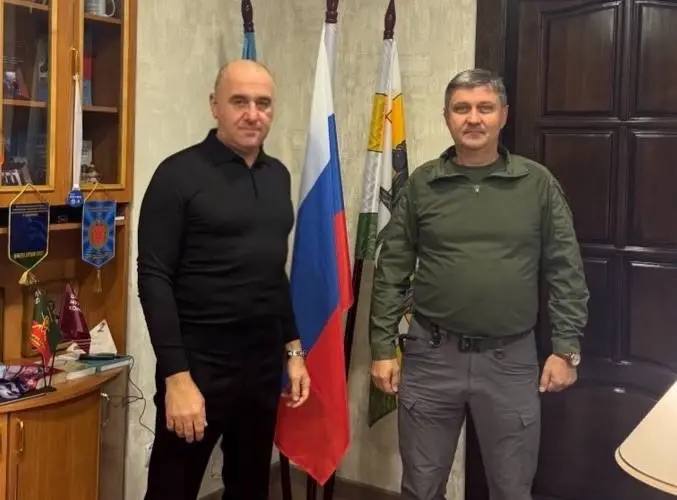 Глава Карачаево-Черкесии Рашид Темрезов прибыл с рабочей поездкой в Луганскую Народную Республику Глава Карачаево-Черкесии Рашид Темрезов прибыл с рабочей поездкой в Луганскую Народную Республику