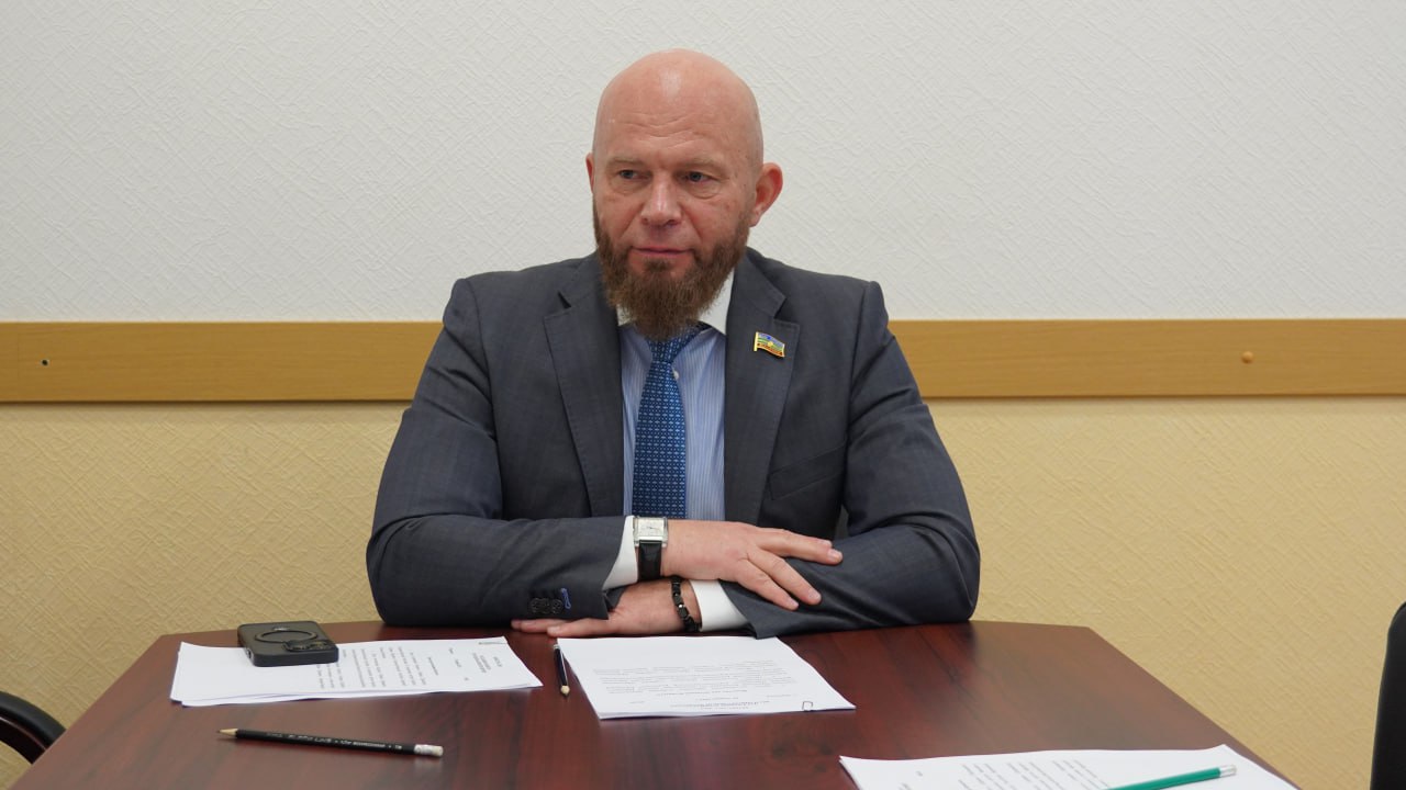 Александр Чайка провел заседание Комитета НС КЧР по Регламенту и мандатным вопросам