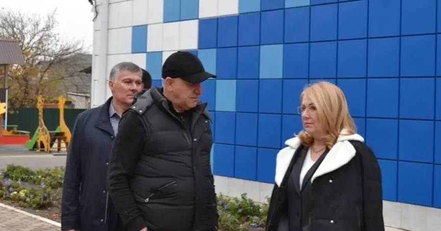 Глава Карачаево-Черкесии Рашид Темрезов прибыл с рабочей поездкой в Луганскую Народную Республику Глава Карачаево-Черкесии Рашид Темрезов прибыл с рабочей поездкой в Луганскую Народную Республику