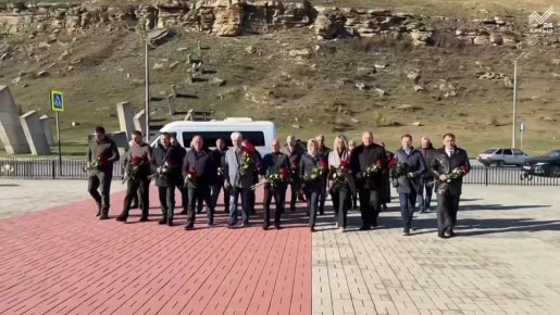 Делегация сенаторов Совета Федерации РФ и депутатов Парламента Южной Осетии приехали с рабочим визитом в КЧР