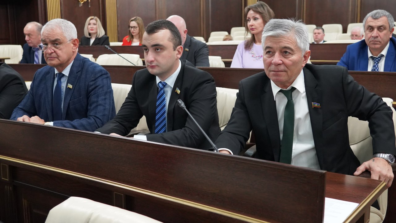 Назначены мировые судьи. На 15 сессии Парламента Карачаево-Черкесии одобрены кандидатуры на должности мировых судей, представленные и.о. Председателя Верховного суда КЧР Муридом Шоровым Назначены мировые судьи. На 15 сессии Парламента Карачаево-Черкесии одобрены кандидатуры на должности мировых судей, представленные и.о. Председателя Верховного суда КЧР Муридом Шоровым