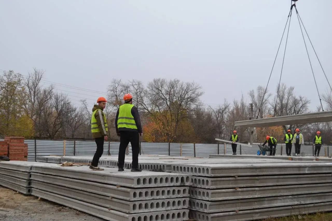 Глава Карачаево-Черкесии Рашид Темрезов прибыл с рабочей поездкой в Луганскую Народную Республику Глава Карачаево-Черкесии Рашид Темрезов прибыл с рабочей поездкой в Луганскую Народную Республику