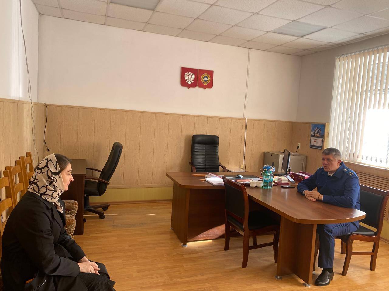 Заместитель прокурора Карачаево-Черкесской Республики Дмитрий Кривошеев провел выездной личный прием жителей Усть-Джегутинского района Заместитель прокурора Карачаево-Черкесской Республики Дмитрий Кривошеев провел выездной личный прием жителей Усть-Джегутинского района