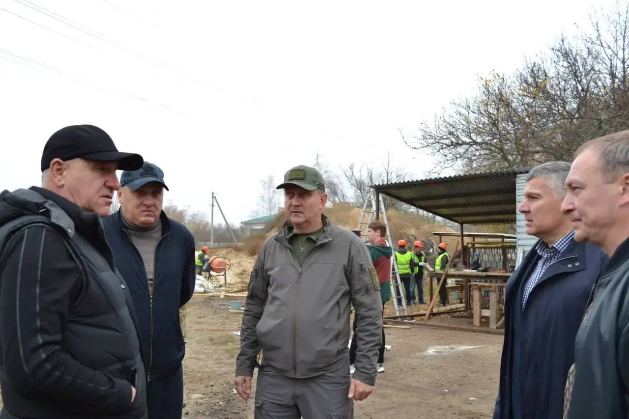 Глава КЧР Рашид Темрезов с рабочей поездкой находится в Луганской народной республике Глава КЧР Рашид Темрезов с рабочей поездкой находится в Луганской народной республике