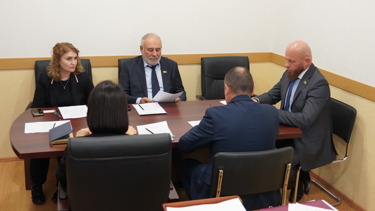 Александр Чайка провел заседание Комитета НС КЧР по Регламенту и мандатным вопросам Александр Чайка провел заседание Комитета НС КЧР по Регламенту и мандатным вопросам