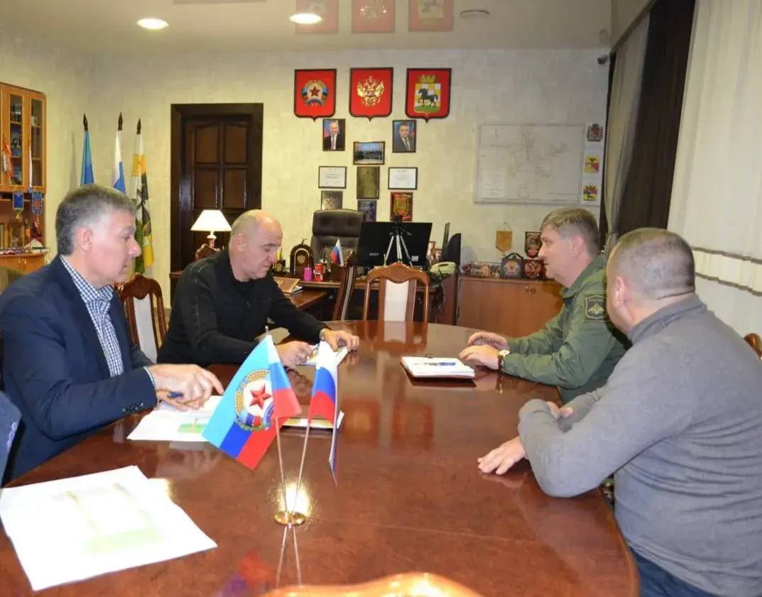 Глава КЧР Рашид Темрезов с рабочей поездкой находится в Луганской народной республике Глава КЧР Рашид Темрезов с рабочей поездкой находится в Луганской народной республике