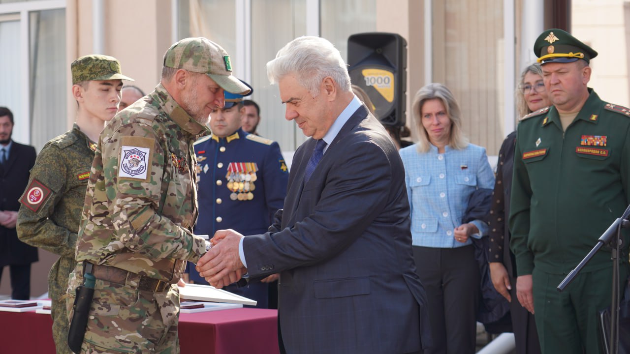 В рамках визита в Карачаево-Черкесию делегации парламентариев Совета Федерации и Республики Южная Осетия посетили Военный учебный центр имени Героя России Канамата Боташева, созданный на базе Северо-Кавказской... В рамках визита в Карачаево-Черкесию делегации парламентариев Совета Федерации и Республики Южная Осетия посетили Военный учебный центр имени Героя России Канамата Боташева, созданный на базе Северо-Кавказской...