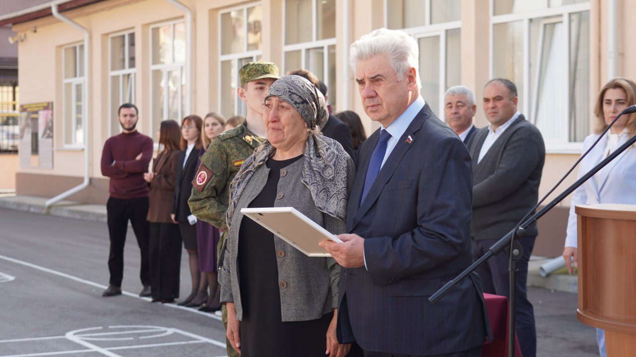 В рамках визита в Карачаево-Черкесию делегации парламентариев Совета Федерации и Республики Южная Осетия посетили Военный учебный центр имени Героя России Канамата Боташева, созданный на базе Северо-Кавказской... В рамках визита в Карачаево-Черкесию делегации парламентариев Совета Федерации и Республики Южная Осетия посетили Военный учебный центр имени Героя России Канамата Боташева, созданный на базе Северо-Кавказской...