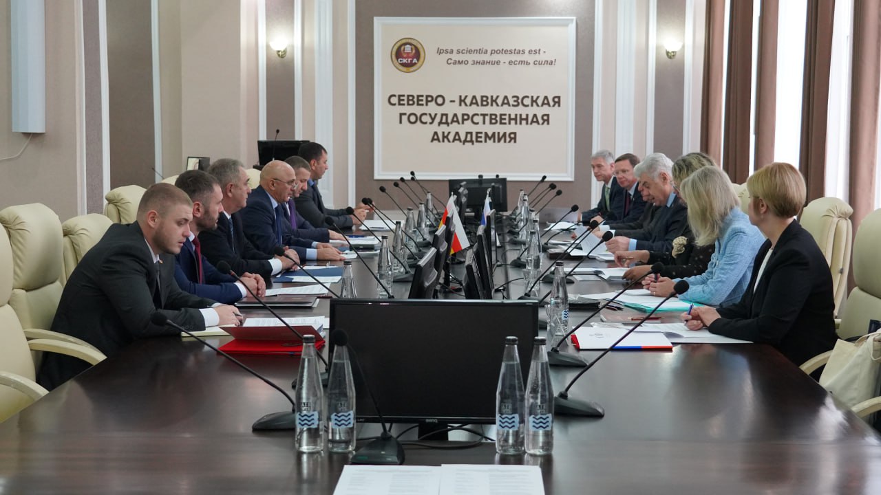 Сегодня делегации Совета Федерации РФ и Парламента Южной Осетии продолжили работу в Карачаево-Черкесии