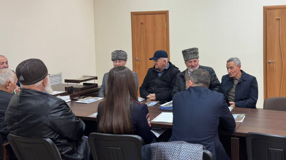 Начальник отдела Управления по контролю за оборотом наркотиков МВД по Карачаево-Черкесской Республике Назир Энверович Батчаев и оперуполномоченный отдела УНК МВД по КЧР Мелек Халисовна Гаджаева приняли участие в рабочей... Начальник отдела Управления по контролю за оборотом наркотиков МВД по Карачаево-Черкесской Республике Назир Энверович Батчаев и оперуполномоченный отдела УНК МВД по КЧР Мелек Халисовна Гаджаева приняли участие в рабочей...