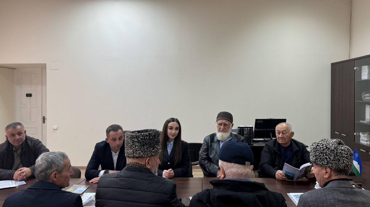 Начальник отдела Управления по контролю за оборотом наркотиков МВД по Карачаево-Черкесской Республике Назир Энверович Батчаев и оперуполномоченный отдела УНК МВД по КЧР Мелек Халисовна Гаджаева приняли участие в рабочей... Начальник отдела Управления по контролю за оборотом наркотиков МВД по Карачаево-Черкесской Республике Назир Энверович Батчаев и оперуполномоченный отдела УНК МВД по КЧР Мелек Халисовна Гаджаева приняли участие в рабочей...