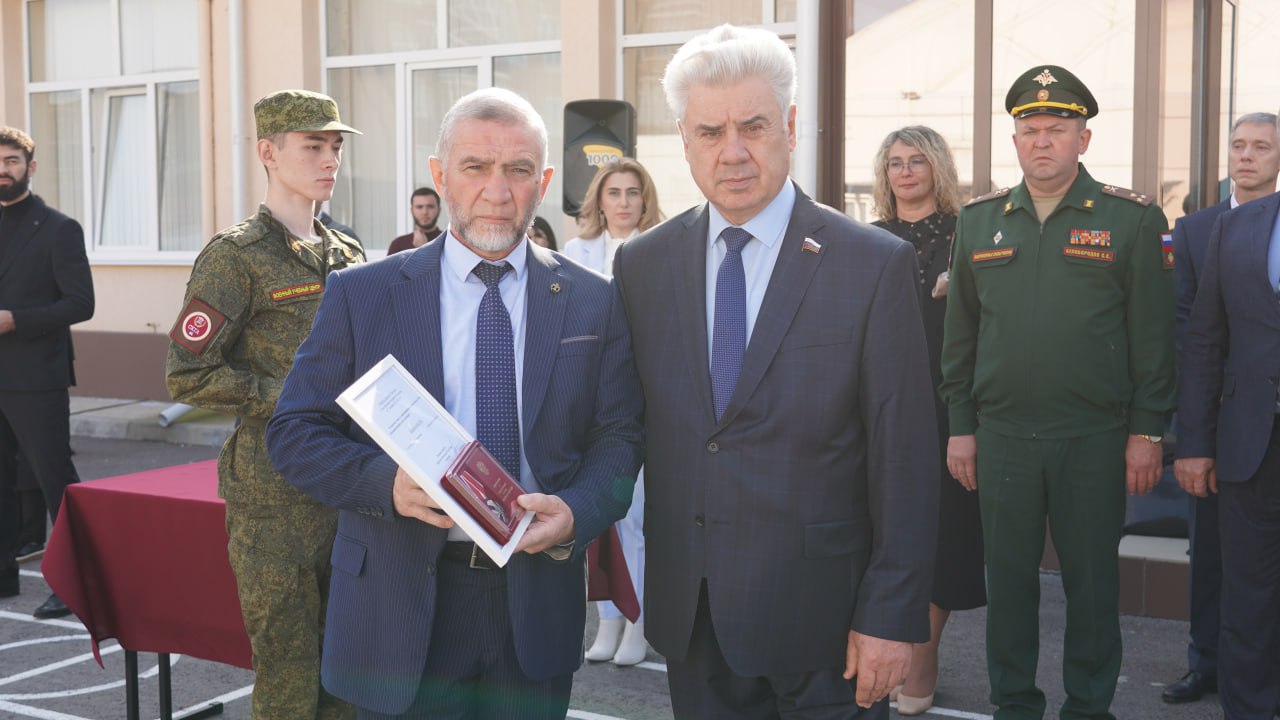 В рамках визита в Карачаево-Черкесию делегации парламентариев Совета Федерации и Республики Южная Осетия посетили Военный учебный центр имени Героя России Канамата Боташева, созданный на базе Северо-Кавказской... В рамках визита в Карачаево-Черкесию делегации парламентариев Совета Федерации и Республики Южная Осетия посетили Военный учебный центр имени Героя России Канамата Боташева, созданный на базе Северо-Кавказской...