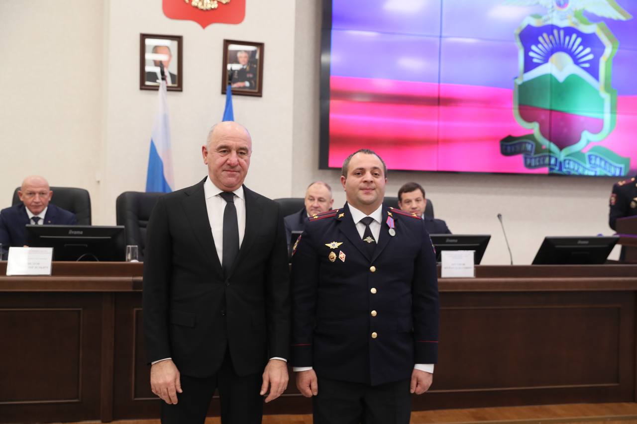 Спикер Парламента КЧР Александр Иванов принял участие в торжественном мероприятии, посвященном Дню сотрудника органов внутренних дел Российской Федерации Спикер Парламента КЧР Александр Иванов принял участие в торжественном мероприятии, посвященном Дню сотрудника органов внутренних дел Российской Федерации