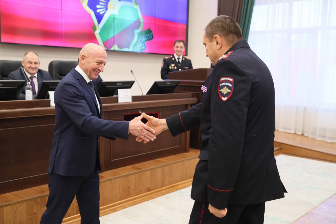 Спикер Парламента КЧР Александр Иванов принял участие в торжественном мероприятии, посвященном Дню сотрудника органов внутренних дел Российской Федерации Спикер Парламента КЧР Александр Иванов принял участие в торжественном мероприятии, посвященном Дню сотрудника органов внутренних дел Российской Федерации
