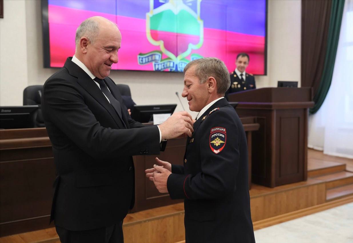 Спикер Парламента КЧР Александр Иванов принял участие в торжественном мероприятии, посвященном Дню сотрудника органов внутренних дел Российской Федерации Спикер Парламента КЧР Александр Иванов принял участие в торжественном мероприятии, посвященном Дню сотрудника органов внутренних дел Российской Федерации