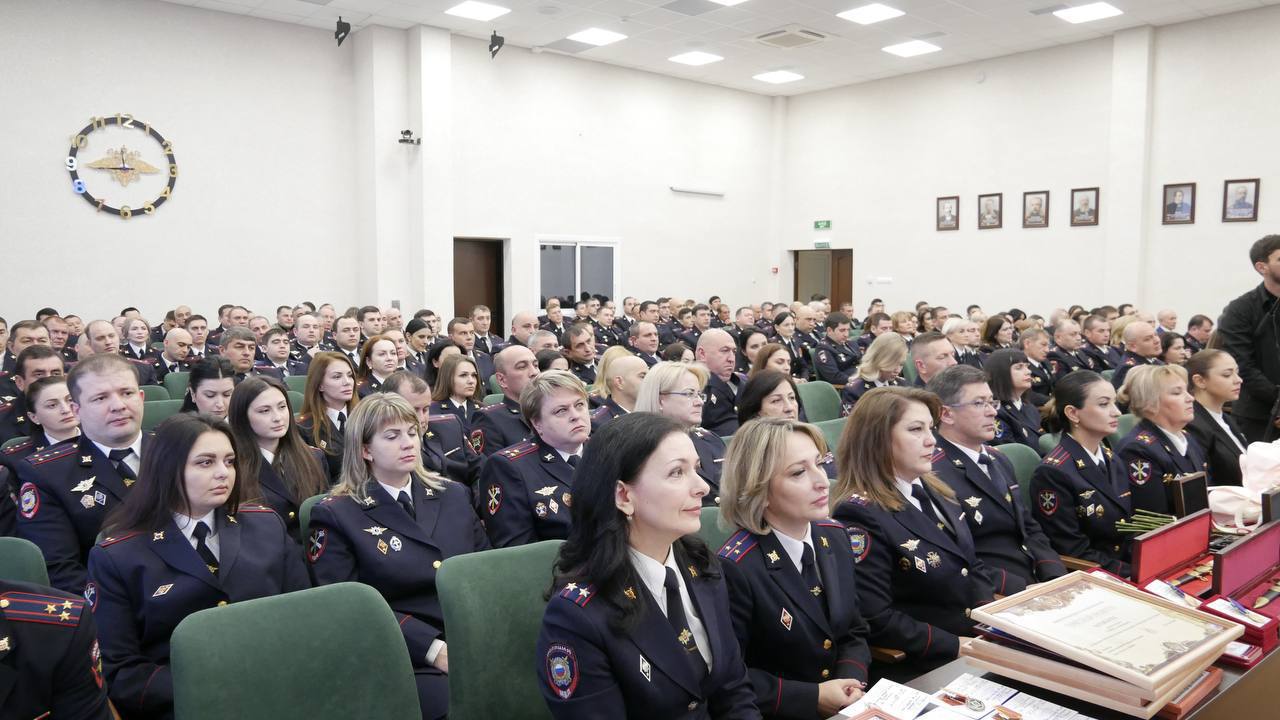 Спикер Парламента КЧР Александр Иванов принял участие в торжественном мероприятии, посвященном Дню сотрудника органов внутренних дел Российской Федерации Спикер Парламента КЧР Александр Иванов принял участие в торжественном мероприятии, посвященном Дню сотрудника органов внутренних дел Российской Федерации