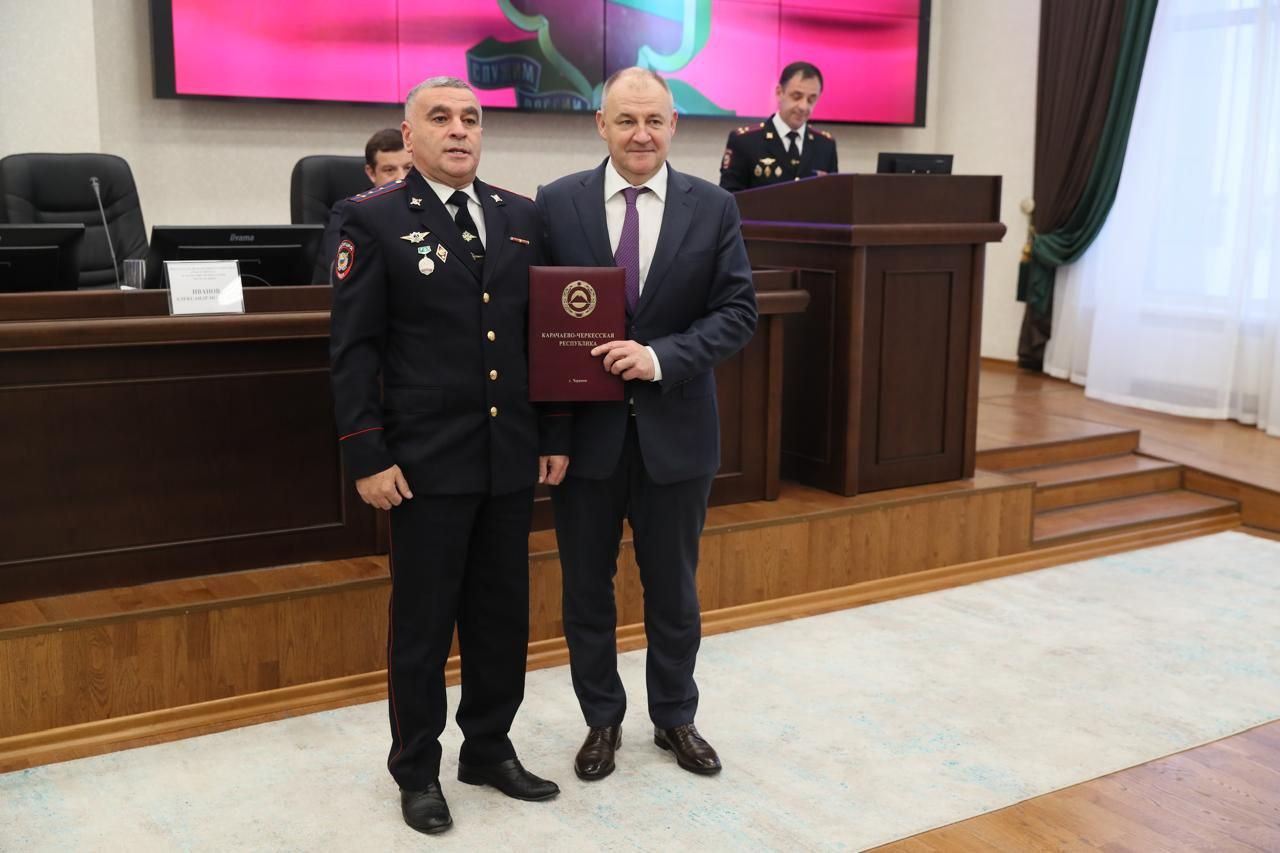 Спикер Парламента КЧР Александр Иванов принял участие в торжественном мероприятии, посвященном Дню сотрудника органов внутренних дел Российской Федерации Спикер Парламента КЧР Александр Иванов принял участие в торжественном мероприятии, посвященном Дню сотрудника органов внутренних дел Российской Федерации