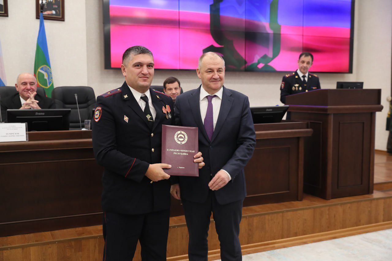 Спикер Парламента КЧР Александр Иванов принял участие в торжественном мероприятии, посвященном Дню сотрудника органов внутренних дел Российской Федерации Спикер Парламента КЧР Александр Иванов принял участие в торжественном мероприятии, посвященном Дню сотрудника органов внутренних дел Российской Федерации