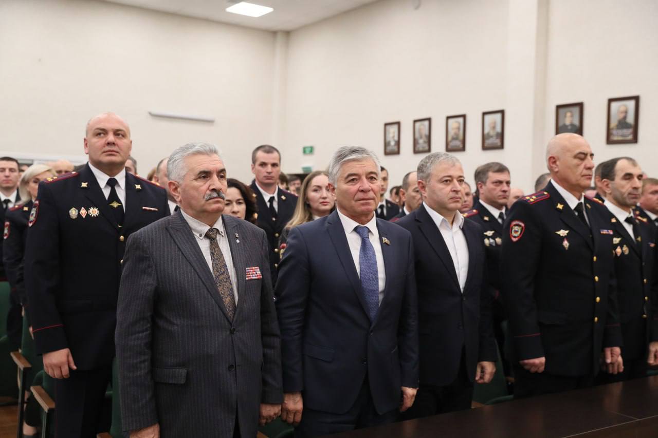 Спикер Парламента КЧР Александр Иванов принял участие в торжественном мероприятии, посвященном Дню сотрудника органов внутренних дел Российской Федерации Спикер Парламента КЧР Александр Иванов принял участие в торжественном мероприятии, посвященном Дню сотрудника органов внутренних дел Российской Федерации