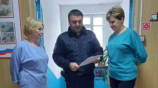 Дознаватели территориальных органов внутренних дел по Карачаево-Черкесской Республике продолжают активную работу по предупреждению жителей региона о схемах дистанционного мошенничества и мерах защиты от них Дознаватели территориальных органов внутренних дел по Карачаево-Черкесской Республике продолжают активную работу по предупреждению жителей региона о схемах дистанционного мошенничества и мерах защиты от них