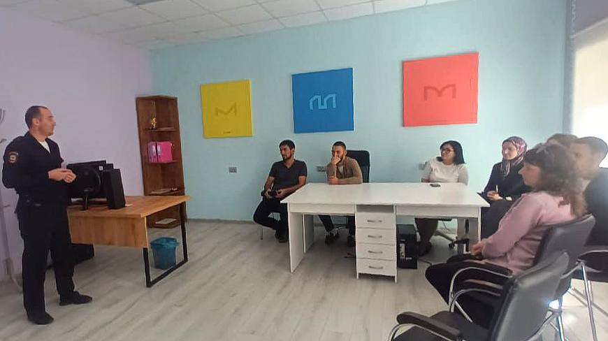 Дознаватели территориальных органов внутренних дел по Карачаево-Черкесской Республике продолжают активную работу по предупреждению жителей региона о схемах дистанционного мошенничества и мерах защиты от них Дознаватели территориальных органов внутренних дел по Карачаево-Черкесской Республике продолжают активную работу по предупреждению жителей региона о схемах дистанционного мошенничества и мерах защиты от них