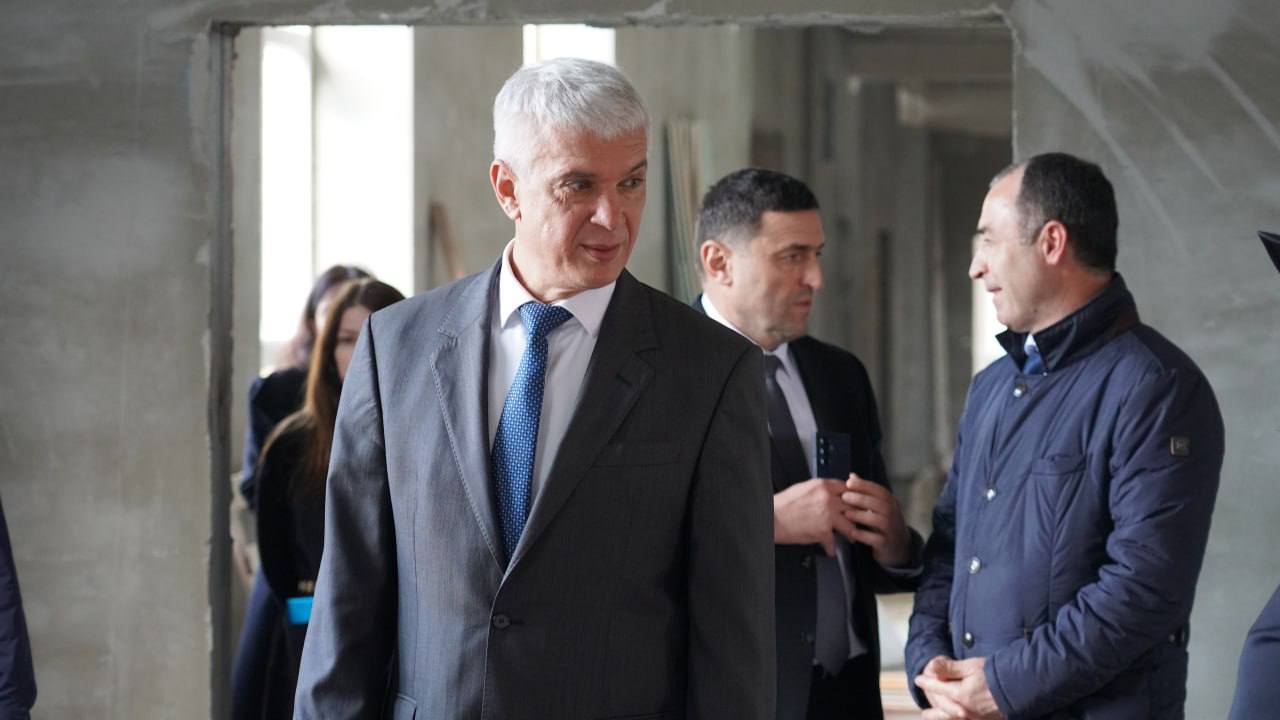 В Карачаево-Черкесию с рабочим визитом прибыл заместитель полпреда Президента РФ в СКФО Владимир Надыкто В Карачаево-Черкесию с рабочим визитом прибыл заместитель полпреда Президента РФ в СКФО Владимир Надыкто