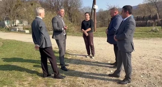 Во время прямой линии Главы Карачаево-Черкесии поступил звонок от жительницы села Подскального Урупского района Олеси Кривошеенко, которая пожаловалась на отсутствие в населённом пункте интернета