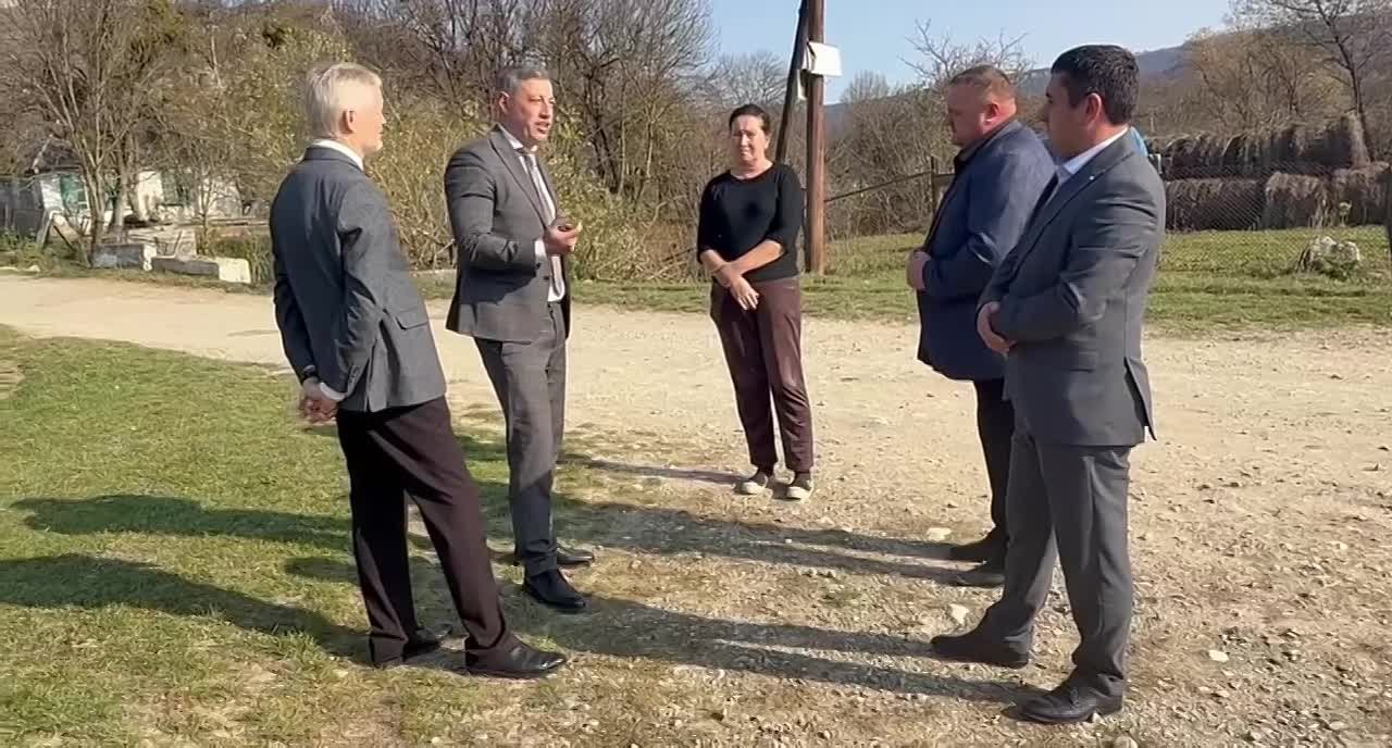 Во время прямой линии Главы Карачаево-Черкесии поступил звонок от жительницы села Подскального Урупского района Олеси Кривошеенко, которая пожаловалась на отсутствие в населённом пункте интернета