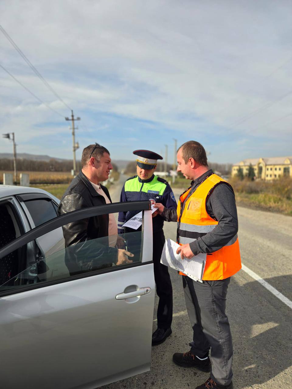 Сотрудники Госавтоинспекции Отдела МВД России по Прикубанскому району совместно с представителями ОАО «РЖД» провели профилактическое мероприятие, направленное на привлечение внимания граждан к соблюдению правил безопасности... Сотрудники Госавтоинспекции Отдела МВД России по Прикубанскому району совместно с представителями ОАО «РЖД» провели профилактическое мероприятие, направленное на привлечение внимания граждан к соблюдению правил безопасности...