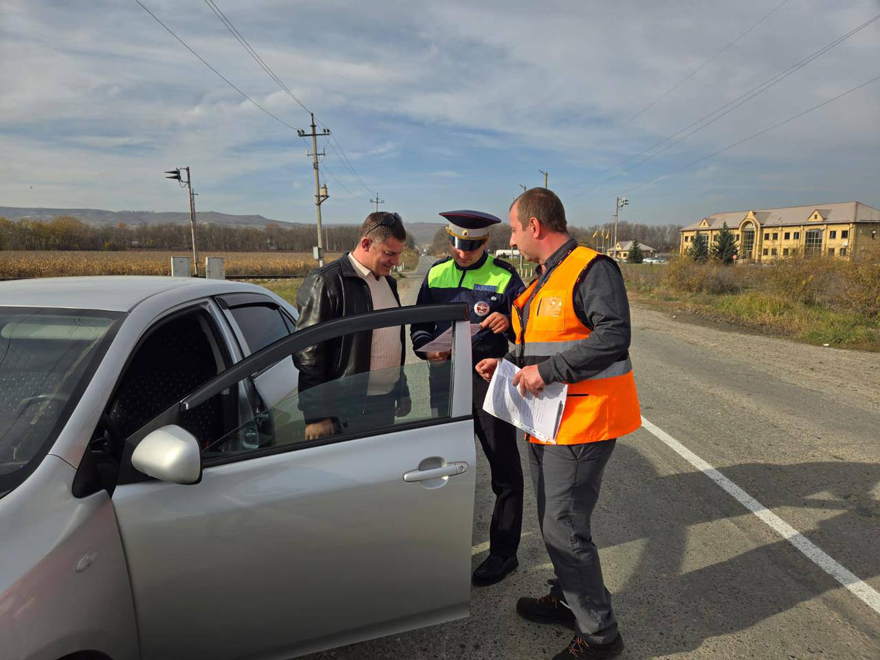 Сотрудники Госавтоинспекции Отдела МВД России по Прикубанскому району совместно с представителями ОАО «РЖД» провели профилактическое мероприятие, направленное на привлечение внимания граждан к соблюдению правил безопасности... Сотрудники Госавтоинспекции Отдела МВД России по Прикубанскому району совместно с представителями ОАО «РЖД» провели профилактическое мероприятие, направленное на привлечение внимания граждан к соблюдению правил безопасности...