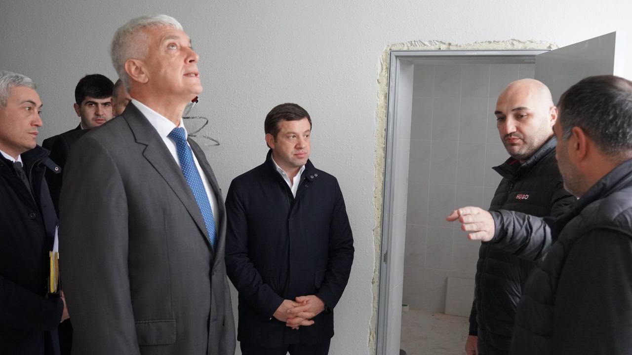 В Карачаево-Черкесию с рабочим визитом прибыл заместитель полпреда Президента РФ в СКФО Владимир Надыкто