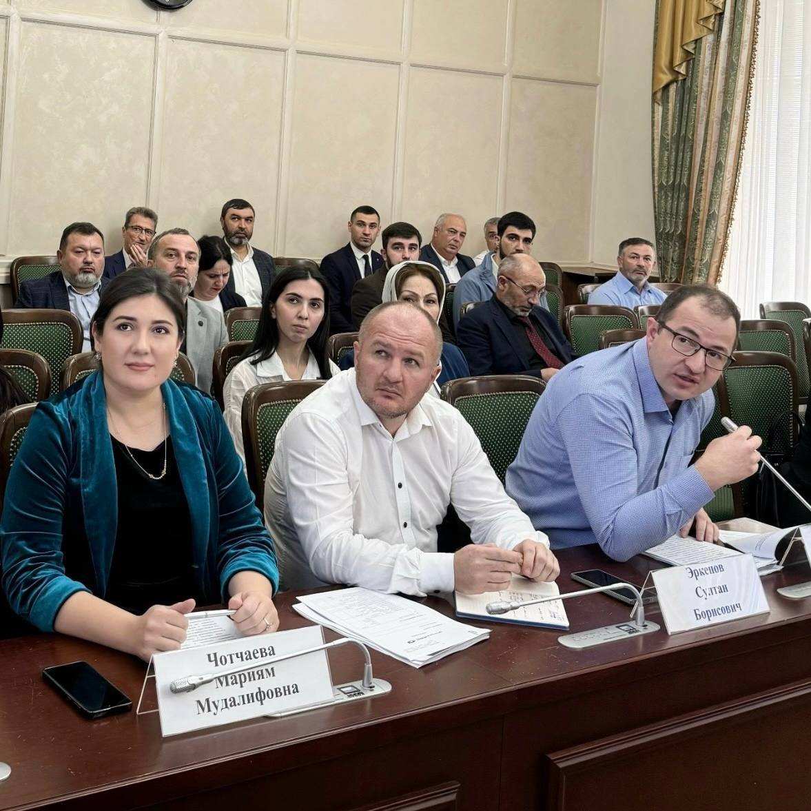 В Правительстве прошло заседание комиссии по административной реформе под председательством министра экономического развития КЧР Артура Езаова В Правительстве прошло заседание комиссии по административной реформе под председательством министра экономического развития КЧР Артура Езаова