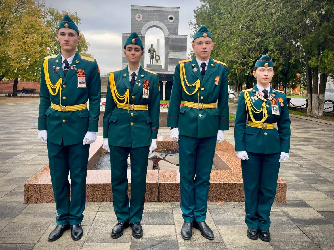 Алексей Баскаев: Друзья, рад сообщить, что юных жителей Черкесска - воспитанников городского Центра «Авангард» Захара Загудайнова, Бэллу Абайханову, Михаила Цацурина и Медину Алиеву (на фото: слева направо) совсем скоро ждет...