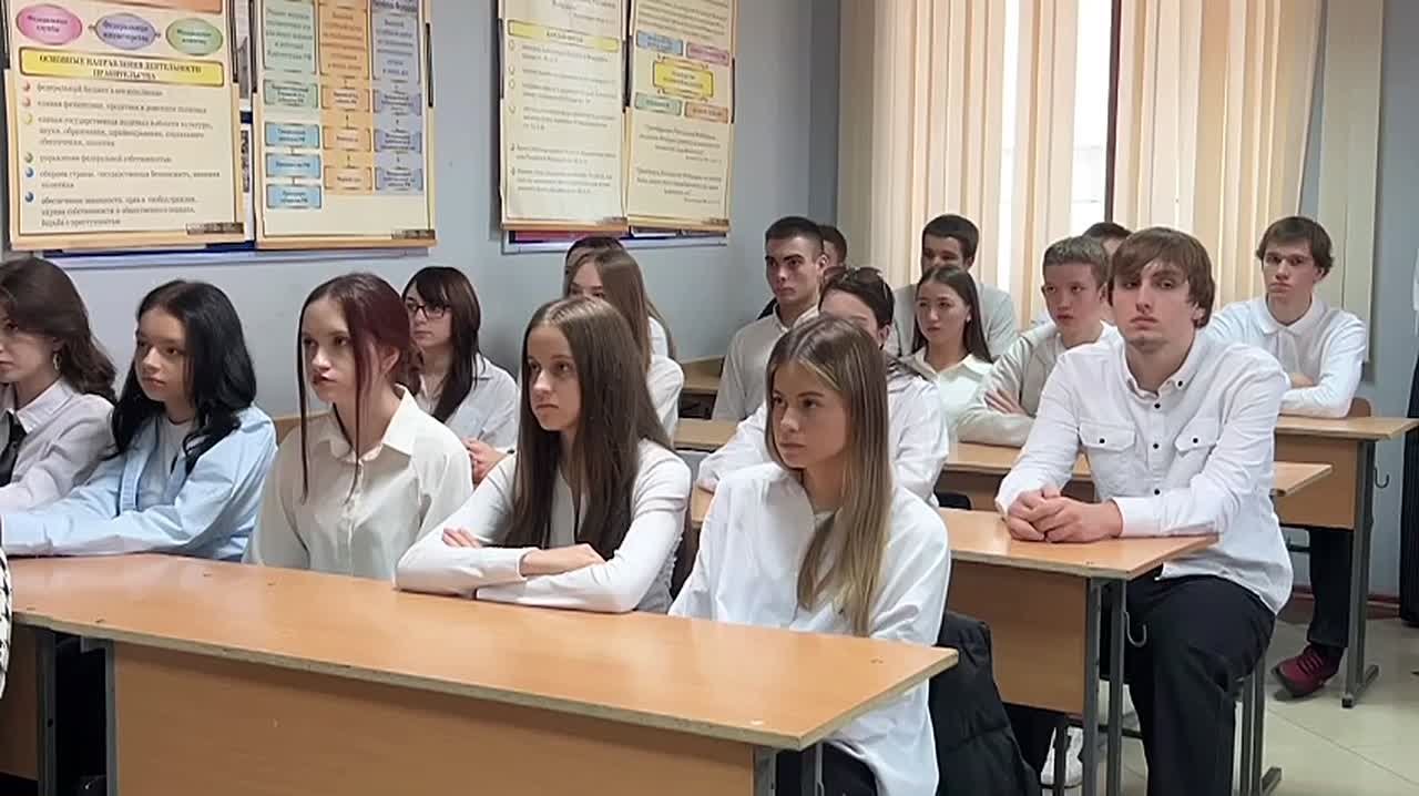 Сотрудники полиции Карачаево-Черкесии провели профориентационную встречу со студентами финансово-юридического колледжа