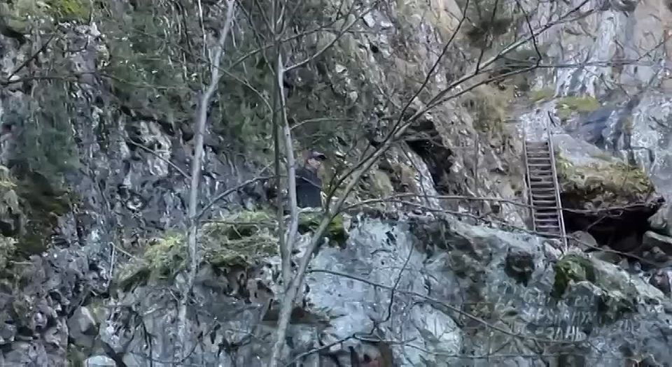   !.    -  ..               ...