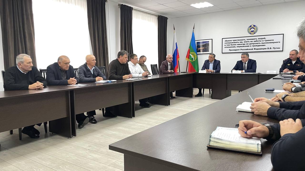 Вчера Министр транспорта и дорожного хозяйства Карачево-Черкесской республики Ренат Русланович Семенов провел рабочую встречу на которой обсудили транспортное обслуживание населения республики и обеспечение транспортной...