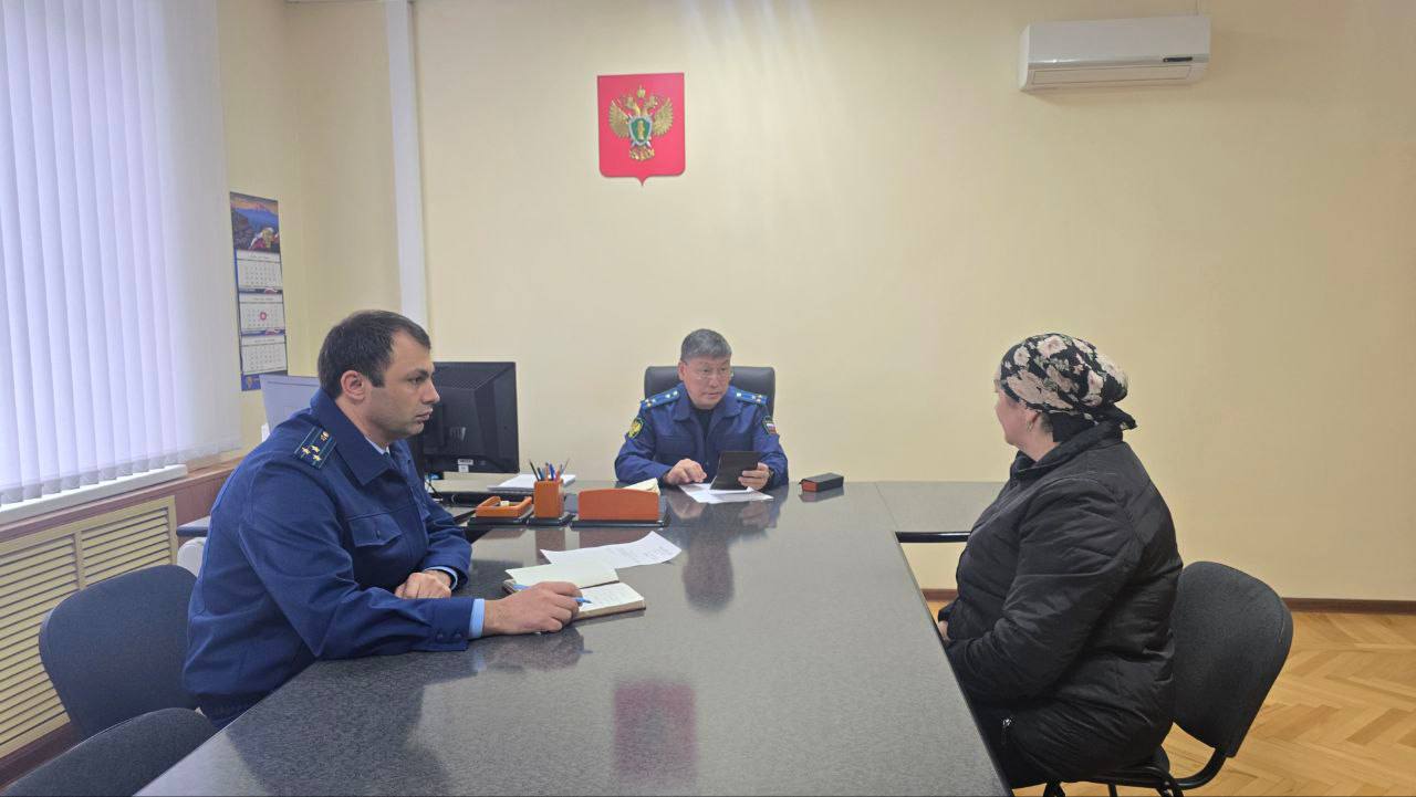 Состоялся выездной личный прием жителей Абазинского и Хабезского районов первым заместителем прокурора Карачаево-Черкесской Республики Саналом Бахниковым Состоялся выездной личный прием жителей Абазинского и Хабезского районов первым заместителем прокурора Карачаево-Черкесской Республики Саналом Бахниковым