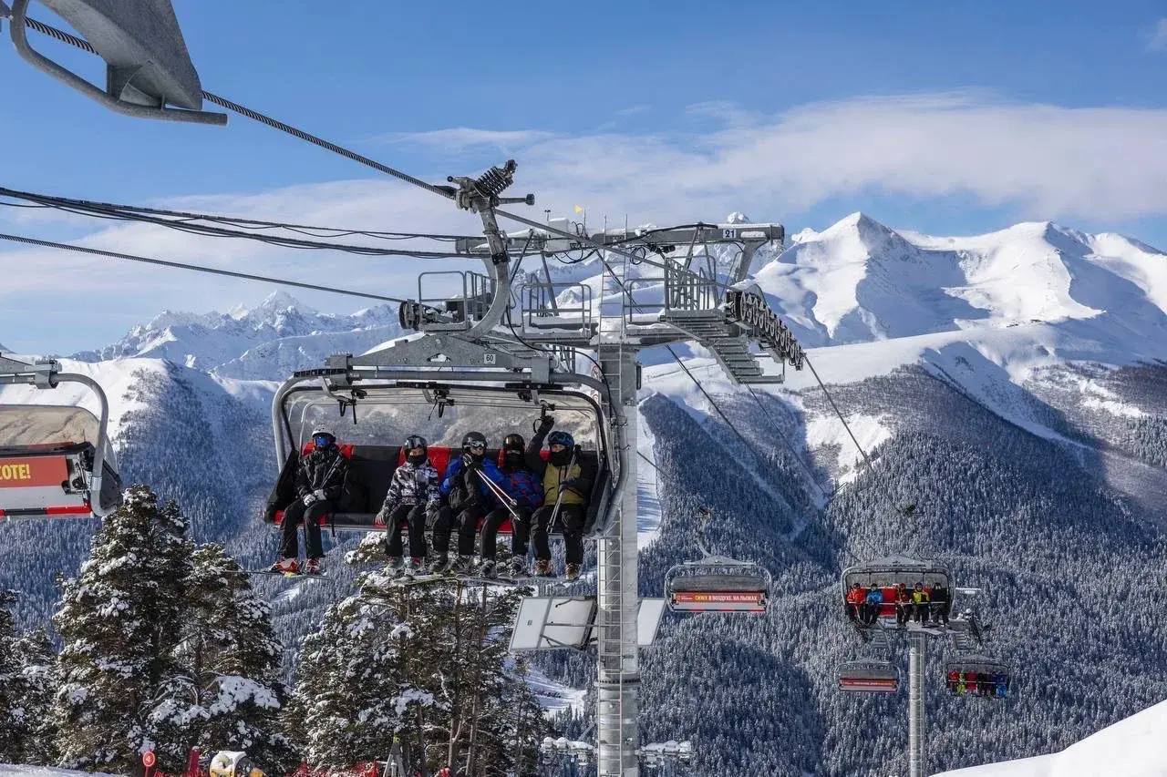 В этом году «Архыз» во второй раз стал победителем главной номинации лучших из лучших в индустрии горнолыжного отдыха - победителей IV национальной премии «Горы России» В этом году «Архыз» во второй раз стал победителем главной номинации лучших из лучших в индустрии горнолыжного отдыха - победителей IV национальной премии «Горы России»