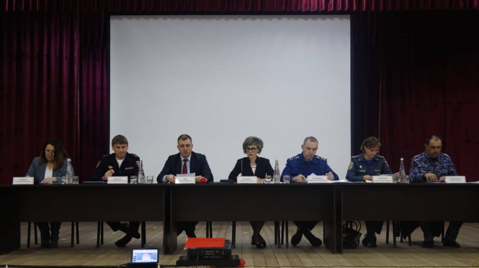   -             -  ,         ...