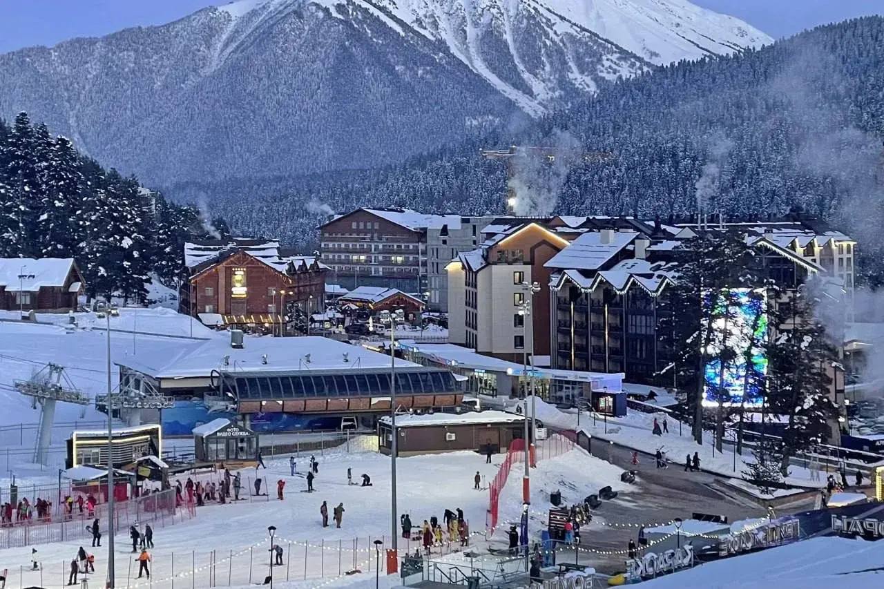 В этом году «Архыз» во второй раз стал победителем главной номинации лучших из лучших в индустрии горнолыжного отдыха - победителей IV национальной премии «Горы России» В этом году «Архыз» во второй раз стал победителем главной номинации лучших из лучших в индустрии горнолыжного отдыха - победителей IV национальной премии «Горы России»