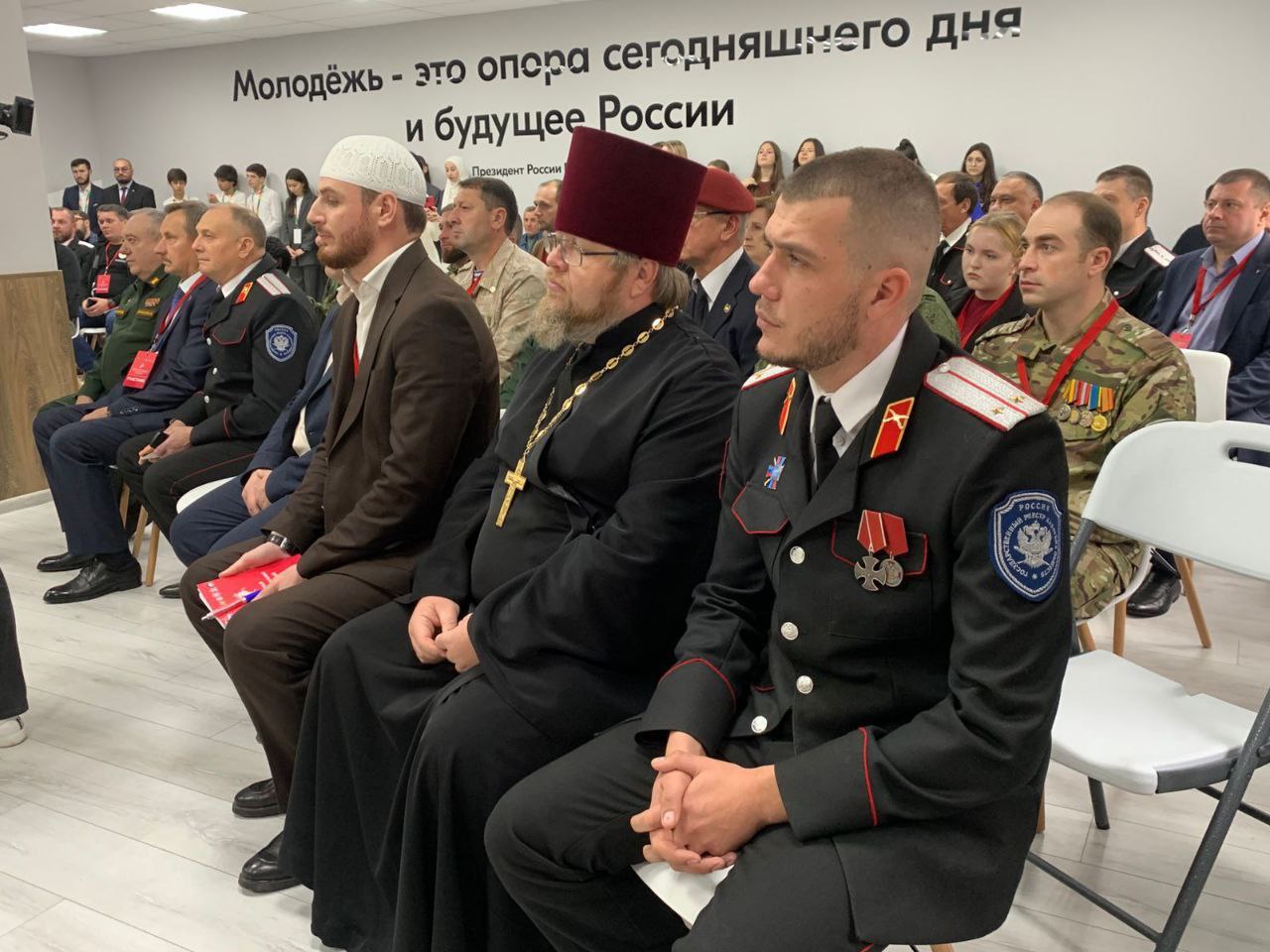 Рашид Темрезов: слет казачьей молодежи подчеркивает ценность дружбы народов, бережного отношения к культурному наследию Рашид Темрезов: слет казачьей молодежи подчеркивает ценность дружбы народов, бережного отношения к культурному наследию