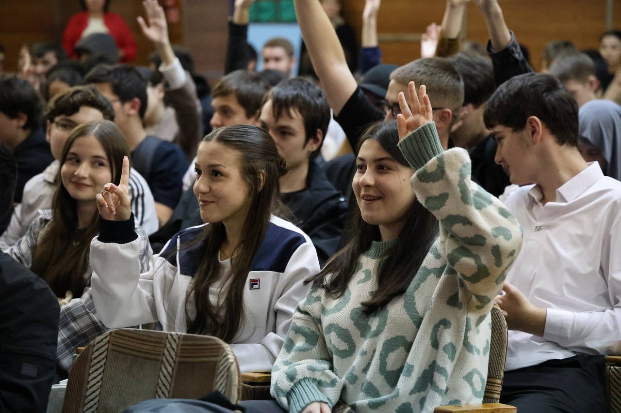 Алексей Баскаев: От всей души поздравляю молодогвардейцев Единой России 20-летним со дня основания движения! Алексей Баскаев: От всей души поздравляю молодогвардейцев Единой России 20-летним со дня основания движения!