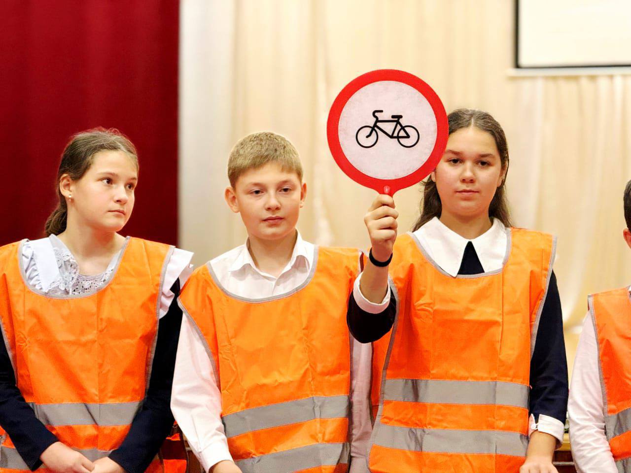 В Черкесске прошла акция, приуроченная ко Всемирному дню памяти жертв ДТП В Черкесске прошла акция, приуроченная ко Всемирному дню памяти жертв ДТП