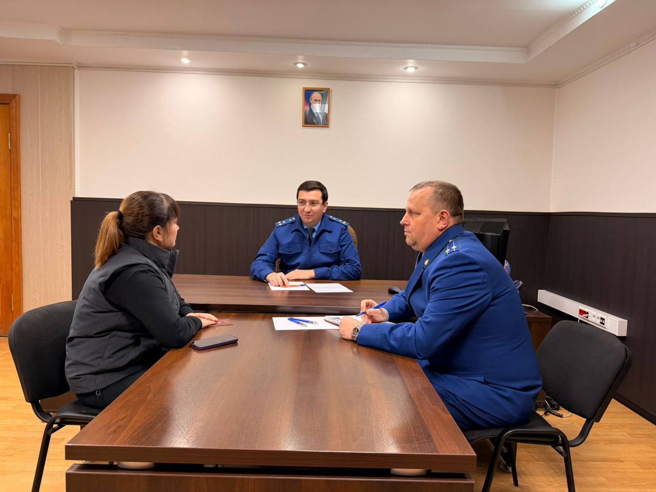 Заместитель прокурора Карачаево-Черкесской Республики Аслан Докшоков встретился с жителями Зеленчукского района Заместитель прокурора Карачаево-Черкесской Республики Аслан Докшоков встретился с жителями Зеленчукского района