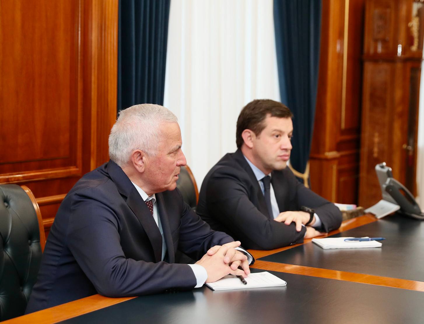 Рашид Темрезов: Сегодня Президент Российской Федерации Владимир Путин подписал Федеральный закон "О внесении изменений в статьи 69 и 79 Федерального закона "Об основах охраны здоровья граждан в Российской Федерации" и... Рашид Темрезов: Сегодня Президент Российской Федерации Владимир Путин подписал Федеральный закон "О внесении изменений в статьи 69 и 79 Федерального закона "Об основах охраны здоровья граждан в Российской Федерации" и...