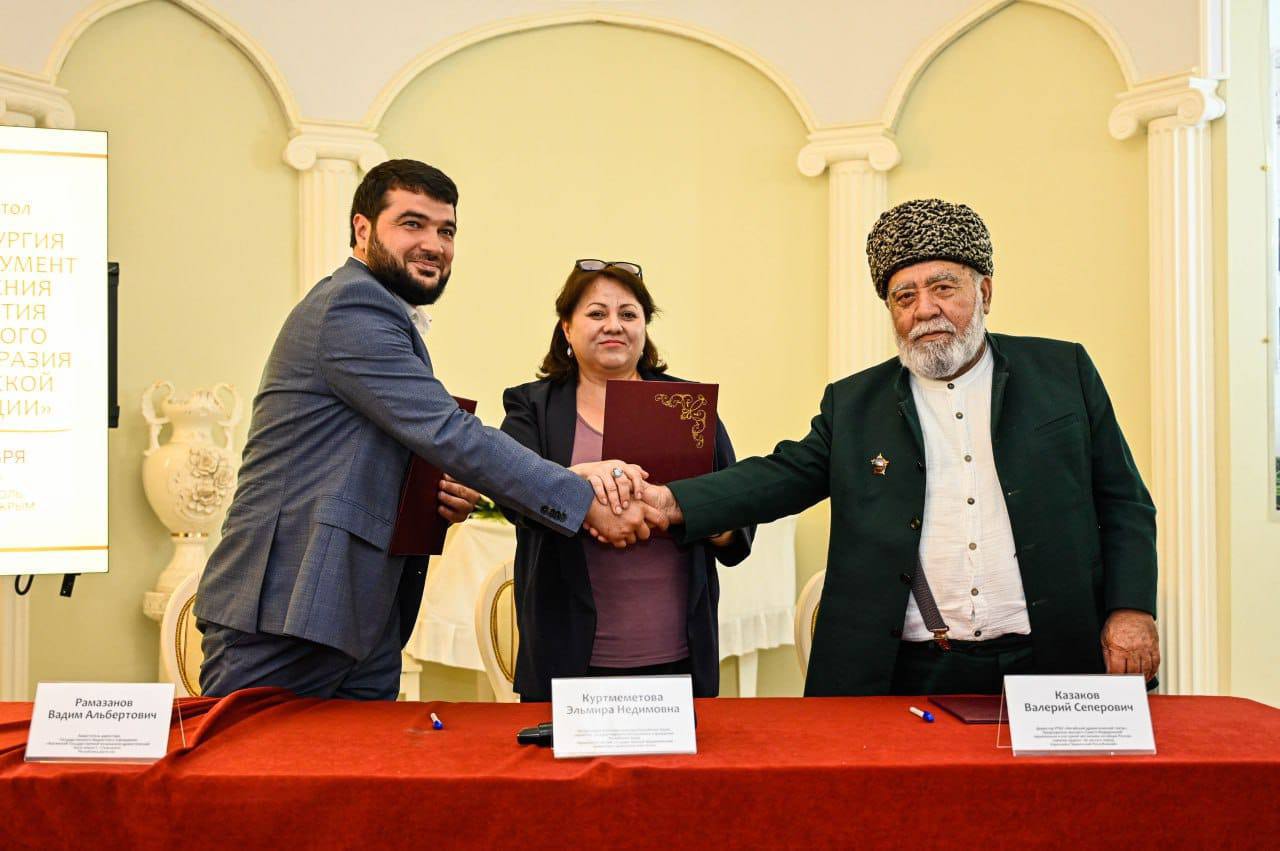 Коллектив Ногайского драматического театра завоевал звание лауреата на первом Межрегиональном фестивале национальных театров «Къырым ильхамы – Крымское вдохновение» Коллектив Ногайского драматического театра завоевал звание лауреата на первом Межрегиональном фестивале национальных театров «Къырым ильхамы – Крымское вдохновение»