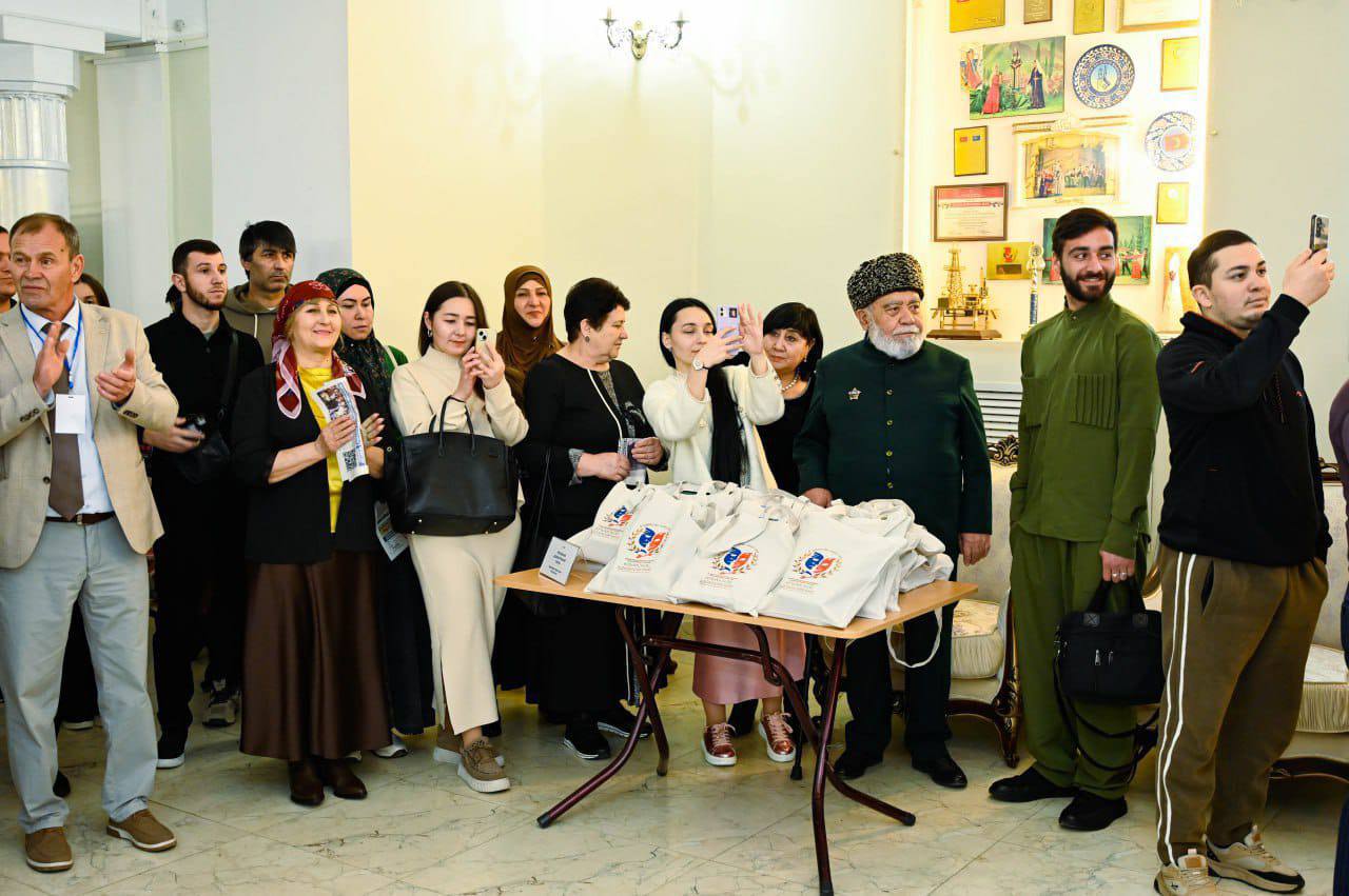 Коллектив Ногайского драматического театра завоевал звание лауреата на первом Межрегиональном фестивале национальных театров «Къырым ильхамы – Крымское вдохновение» Коллектив Ногайского драматического театра завоевал звание лауреата на первом Межрегиональном фестивале национальных театров «Къырым ильхамы – Крымское вдохновение»