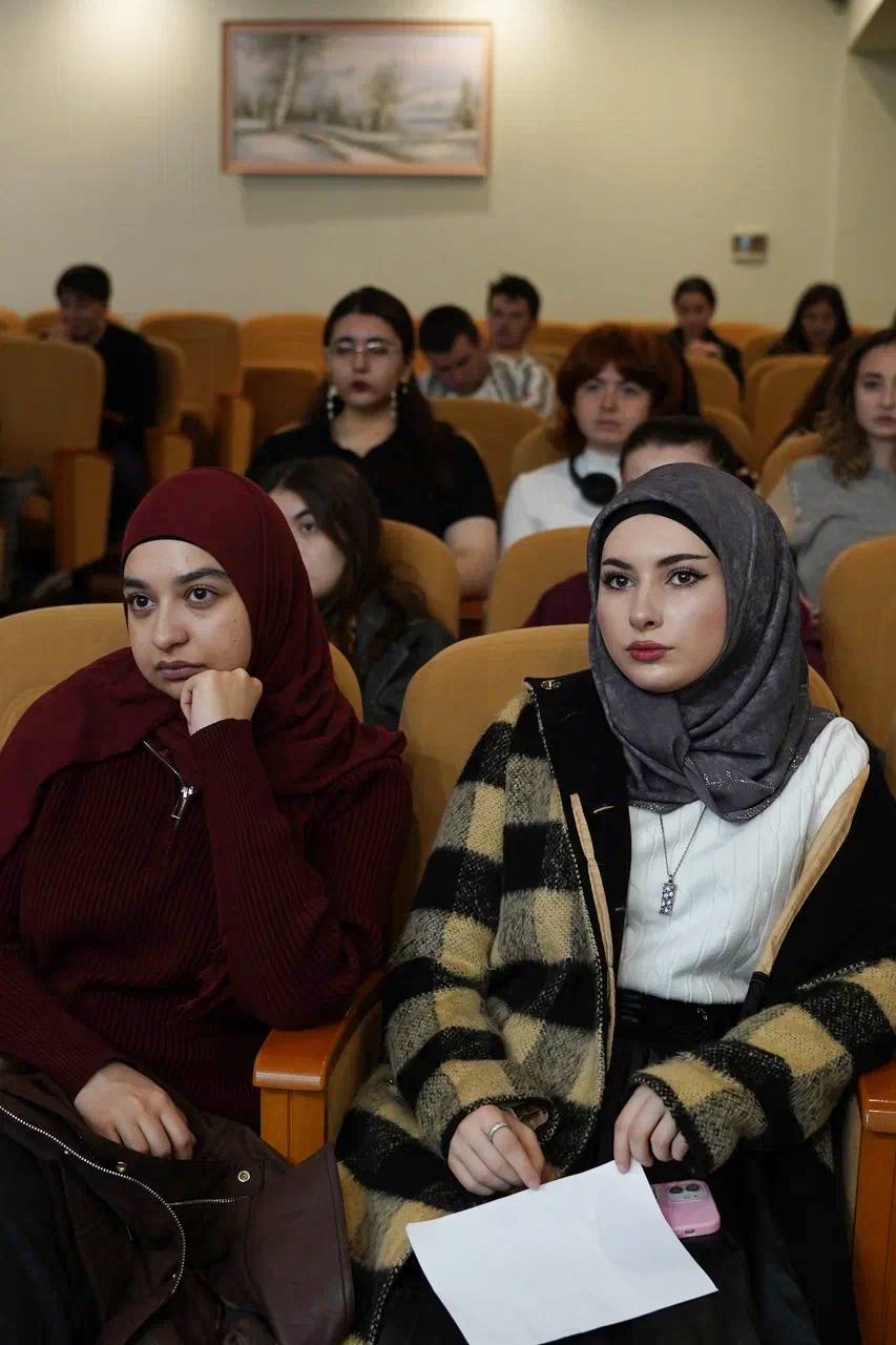 В СКГА состоялась встреча с руководителем медиахолдинга «Архыз 24» В СКГА состоялась встреча с руководителем медиахолдинга «Архыз 24»